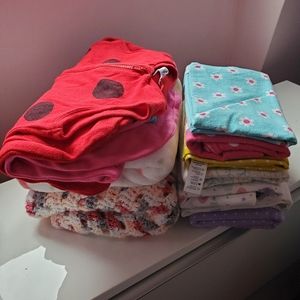 Baby blankets and 2 sleep sacs (0-9m)